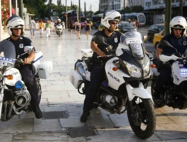 Μοτοσικλετιστής της ομάδας «Ζ» παρέσυρε 10χρονο κορίτσι - Προσπάθησε να την αποφύγει αλλά...